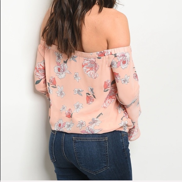 ✨Off the shoulder Blush Blouse✨ - Picture 3 of 4